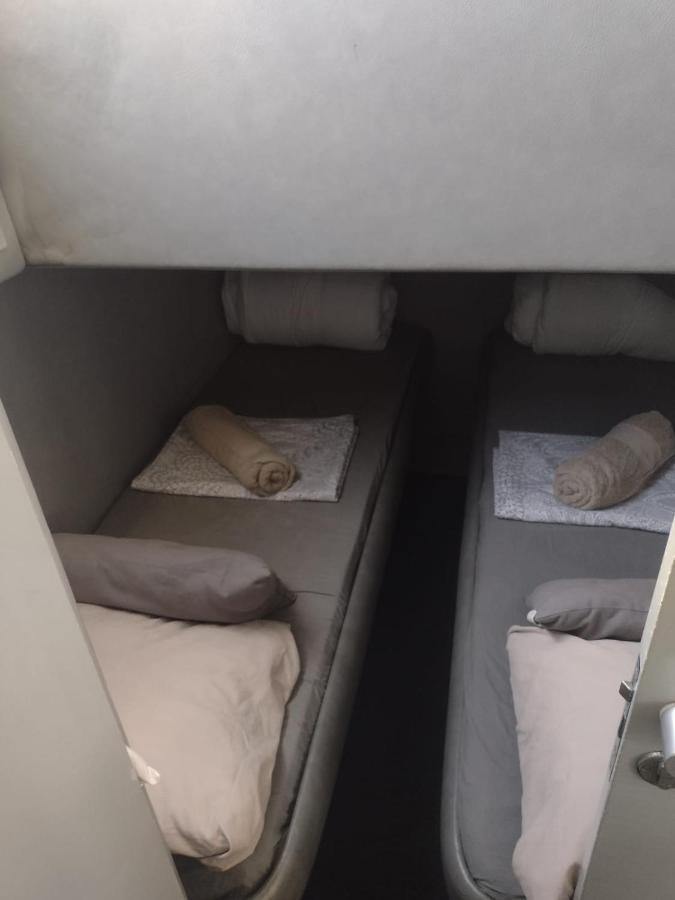 Yach Boat Hotel Barcelona Ngoại thất bức ảnh